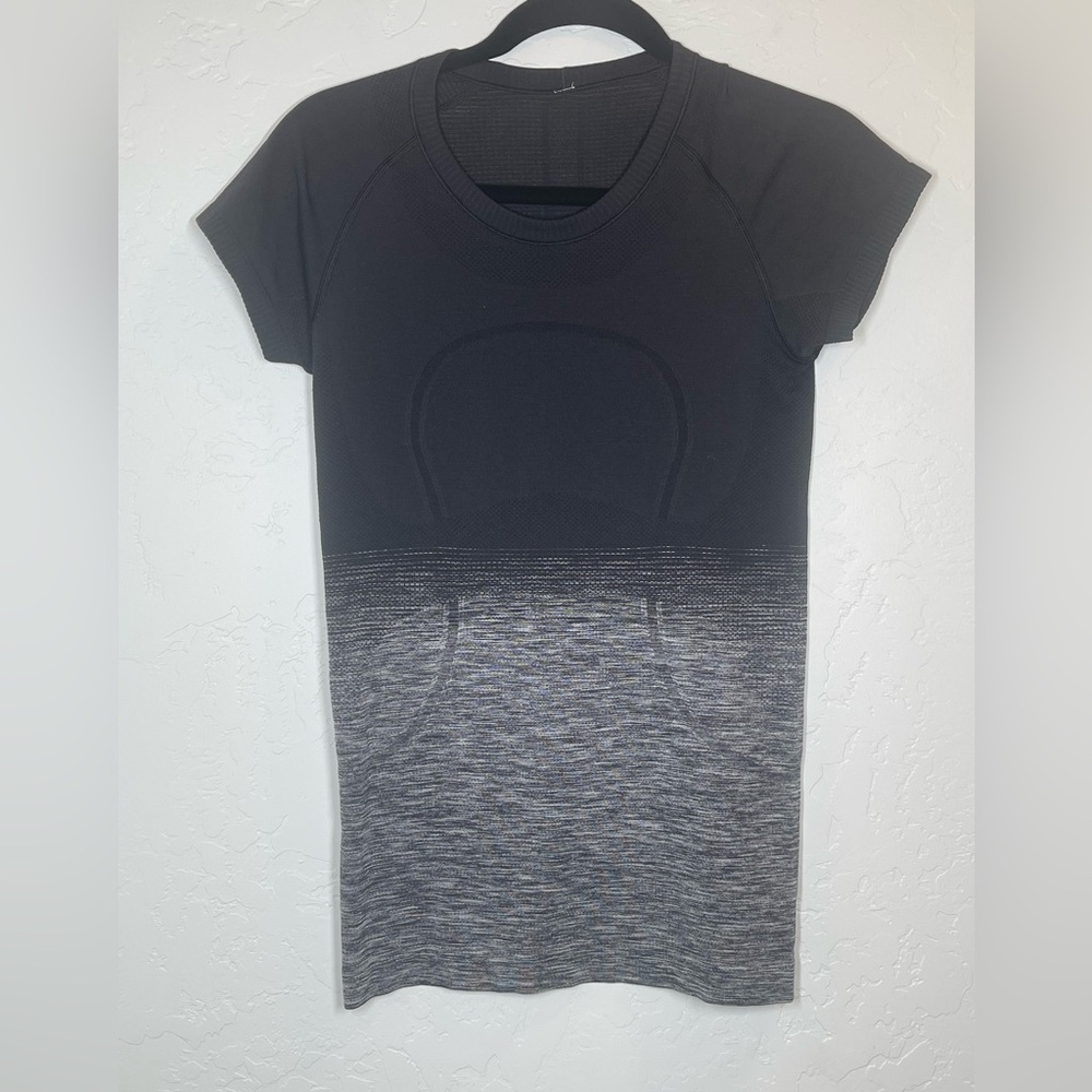 Limited edition Lululemon Swiftly Tech Short Sleeve Ombré sz 6
